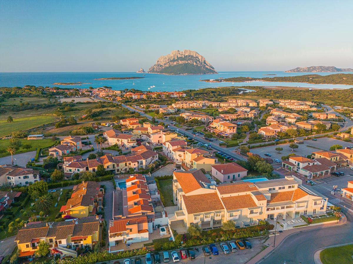 Felix Hotels - Hotel Residence Porto San Paolo Экстерьер фото