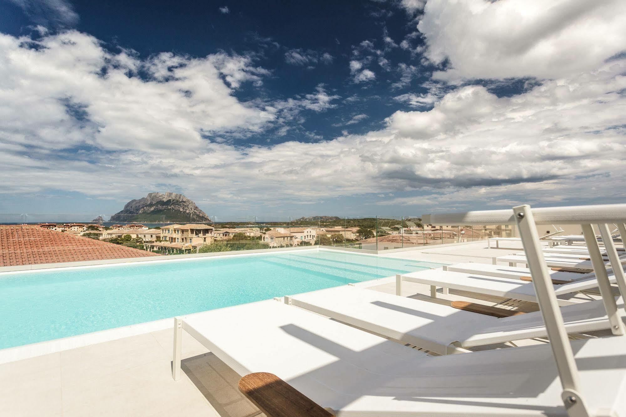 Felix Hotels - Hotel Residence Porto San Paolo Экстерьер фото